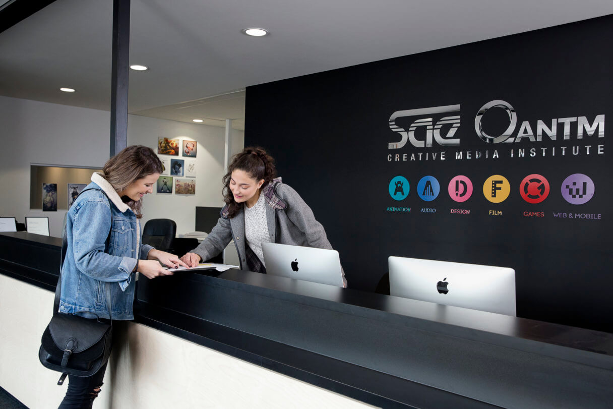 SAE_AUS_Image_MEL_Student_at_Reception_Area_fruqwb Melbourne Campus Reception