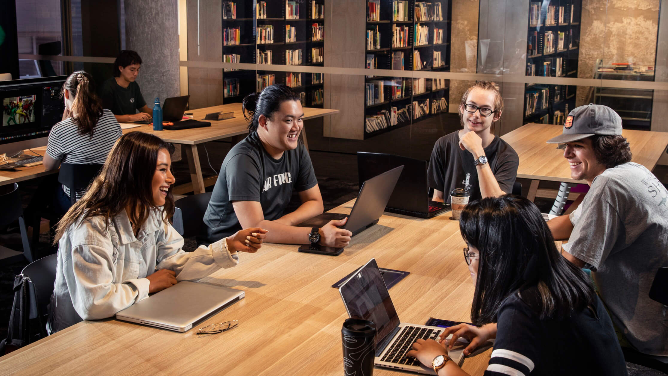 SAE_AUS_Image_SYD_INT_Group_of_Students_in_Library_at_a_table SAE Academic entry requirements