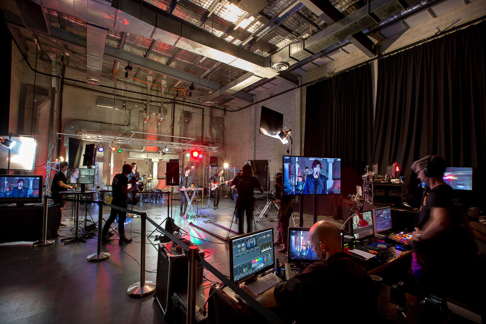 SAE_AUS_Image_BNE_Multi_Multi_discipline_in_the_Void_1 SAE Brisbane campus